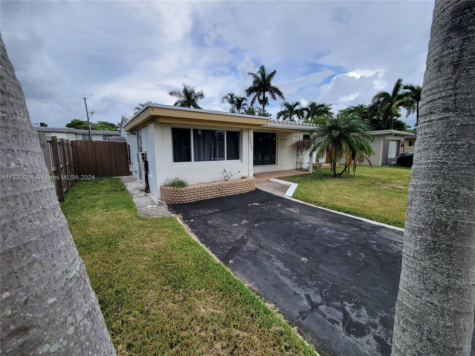 1533 Cleveland St in Hollywood, FL - Building Photo