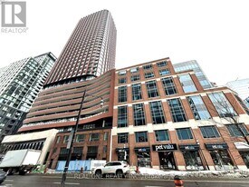 180 Front St E in Toronto, ON - Building Photo