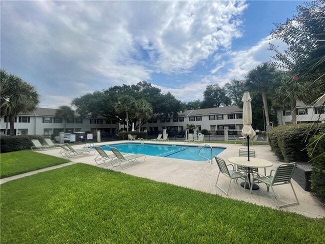 104 Courtyard Villas Ln in St. Simons Island, GA - Building Photo - Building Photo