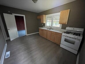 5002 Park Ave, Unit B in Forest Park, GA - Building Photo - Building Photo