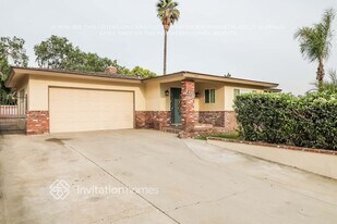 5197 N Mountain View Ave in San Bernardino, CA - Building Photo