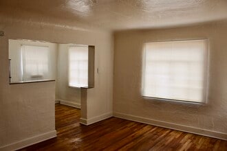 214 Pine St SE in Albuquerque, NM - Foto de edificio - Building Photo