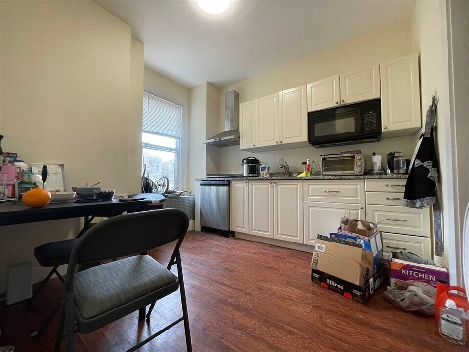 3 Wallingford Rd, Unit 2 in Boston, MA - Foto de edificio