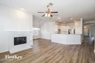 9221 Oldwest Trail in Fort Worth, TX - Foto de edificio - Building Photo