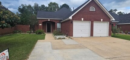 1903 N Travis St in Liberty, TX - Building Photo - Building Photo