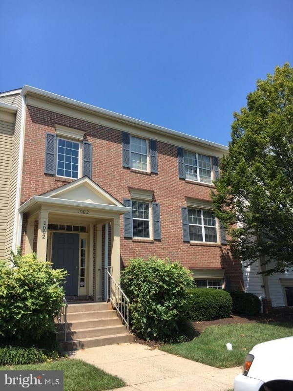 property at 1002 Foxhunt Terrace NE
