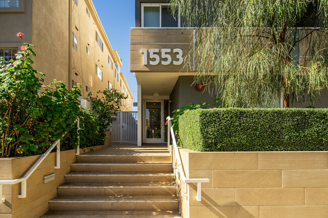 1553 S Armacost Ave in Los Angeles, CA - Foto de edificio - Building Photo