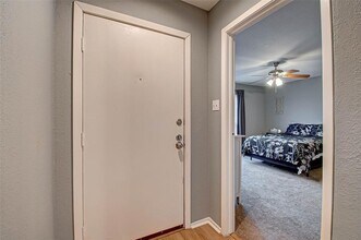 14777 Wunderlich Dr in Houston, TX - Foto de edificio - Building Photo