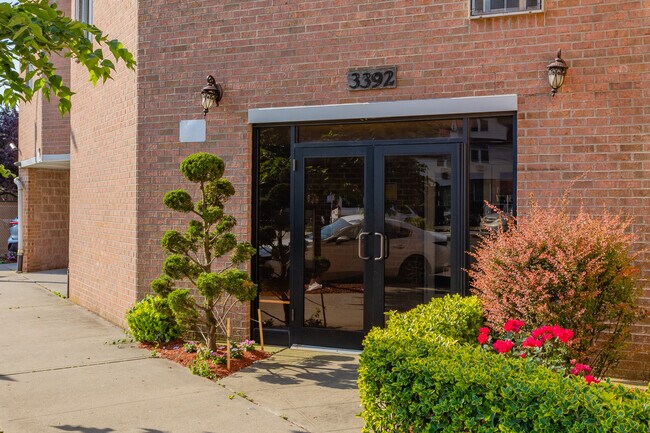 3392 Guider Ave in Brooklyn, NY - Foto de edificio - Building Photo