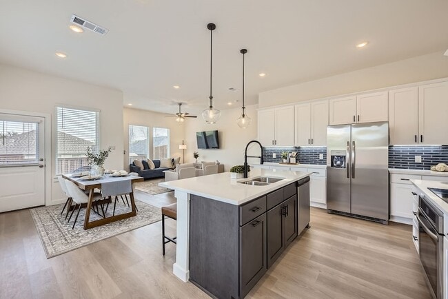 201 Lily Pad Dr in Arlington, TX - Building Photo - Building Photo