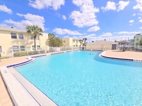 Marina Vista in Daytona Beach, FL - Foto de edificio - Building Photo
