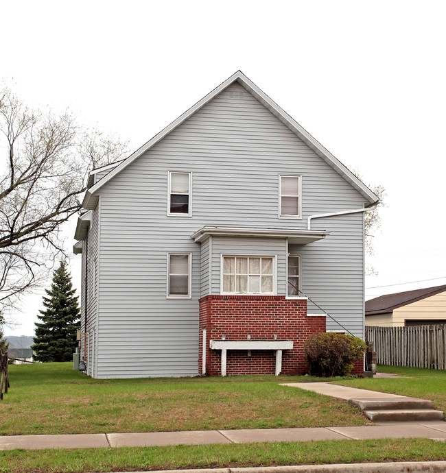 703 Ash St S in Sauk Centre, MN - Building Photo - Building Photo