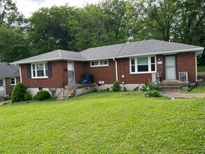 3003 Oakland Ave, Unit B in Nashville, TN - Building Photo - Building Photo
