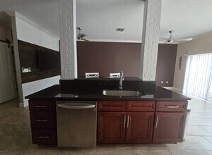 802 King Neptune Ln in Cape Canaveral, FL - Foto de edificio - Building Photo