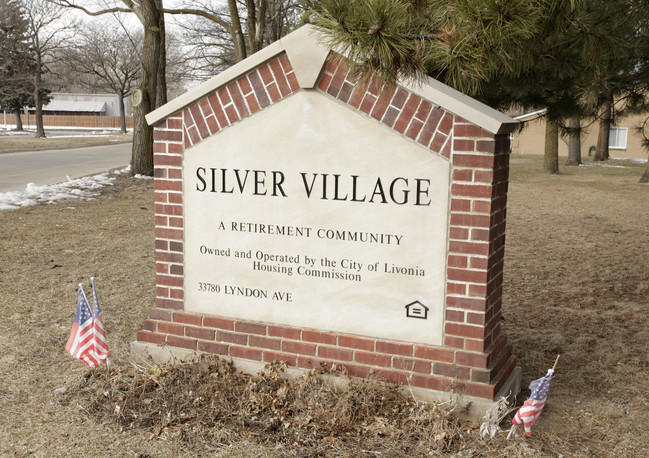 Silver Village in Livonia, MI - Foto de edificio - Building Photo