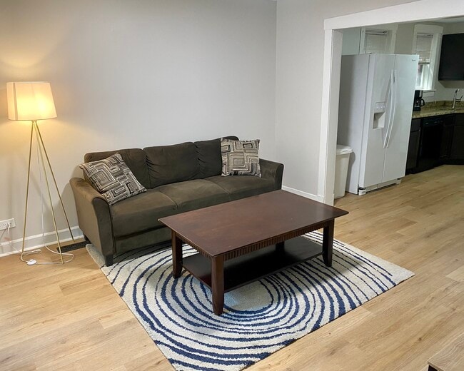 722 W Wrightwood Ave, Unit G in Chicago, IL - Building Photo - Building Photo