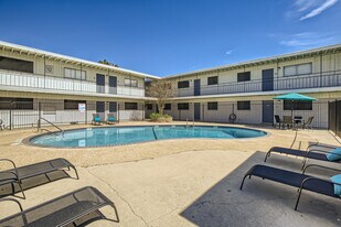 Mission Villas in San Antonio, TX - Building Photo
