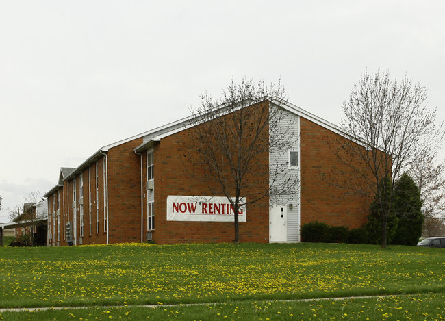 Huron Manor Apartments in Willard, OH - Building Photo - Building Photo