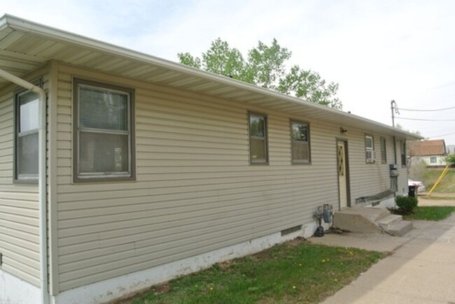 902 Beacon St in Minot, ND - Building Photo - Building Photo