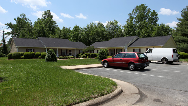 Wake Acres Apartments in Apex, NC - Building Photo - Building Photo