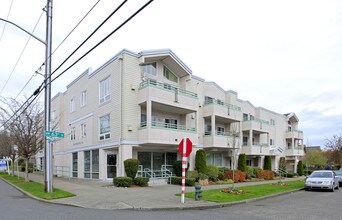 Skandia West Condominiums in Seattle, WA - Building Photo - Building Photo