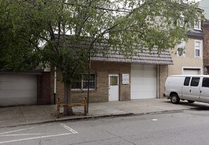 Christian Street Court in Philadelphia, PA - Building Photo