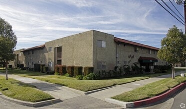 Villa Plaza in Ontario, CA - Building Photo - Building Photo