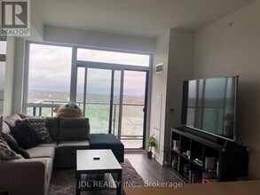 75 Oneida Crescent in Richmond Hill, ON - Building Photo - Building Photo