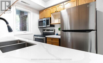 101 Bristol Rd E in Mississauga, ON - Building Photo - Building Photo