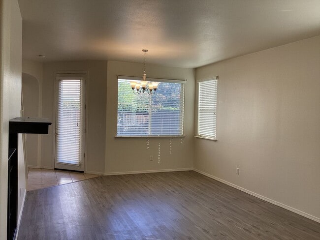 15 W Brittany Ln in Clovis, CA - Building Photo - Building Photo
