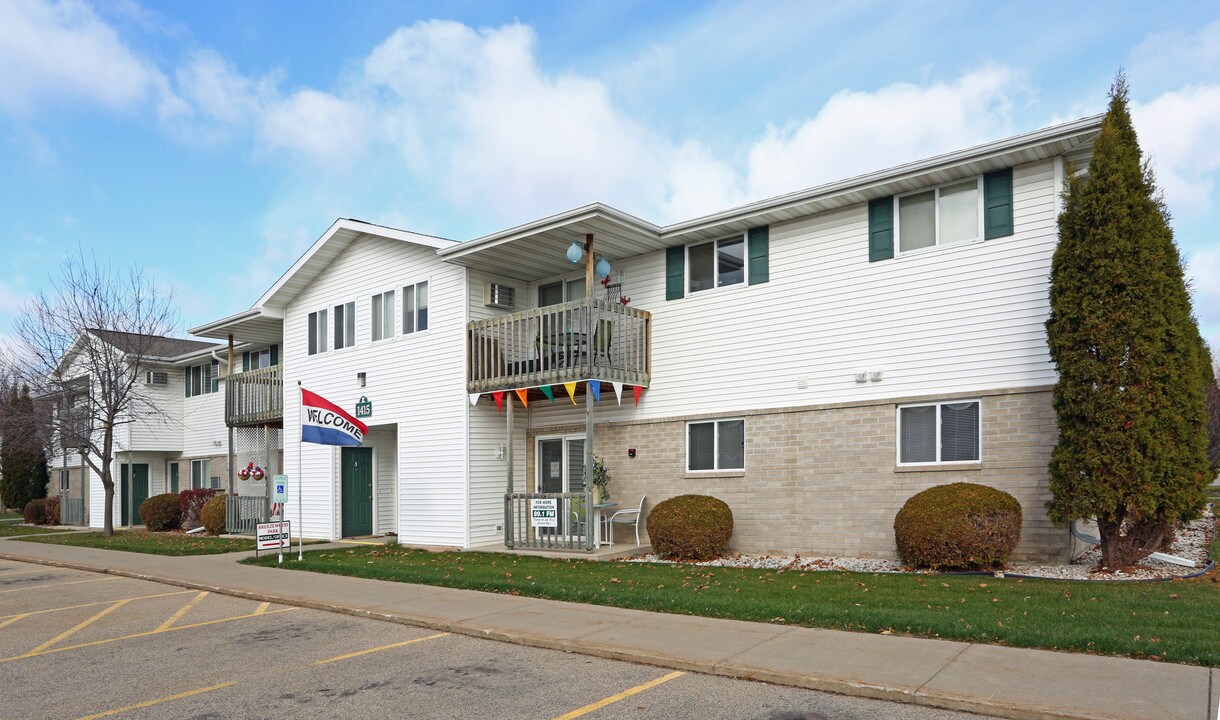 BREEZEWOOD APARTMENTS Photo