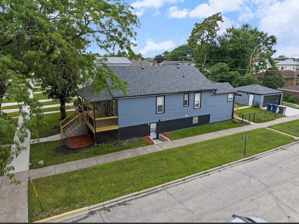 1100 S 3rd Ave in Maywood, IL - Building Photo