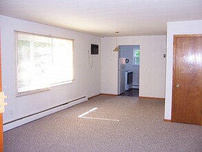 Ohio Pike Terrace Apartments in Cincinnati, OH - Building Photo - Interior Photo