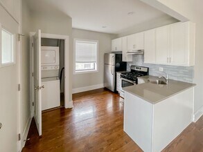 2215 W Foster Ave, Unit 3A in Chicago, IL - Building Photo - Building Photo