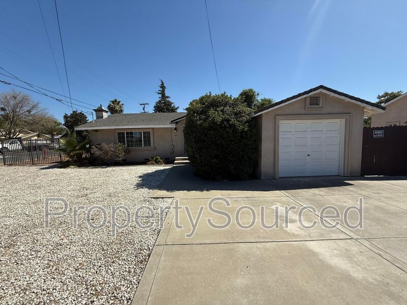 524 E Krell Ln in French Camp, CA - Building Photo