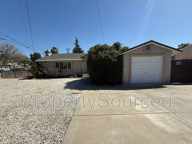 property at 524 E Krell Ln