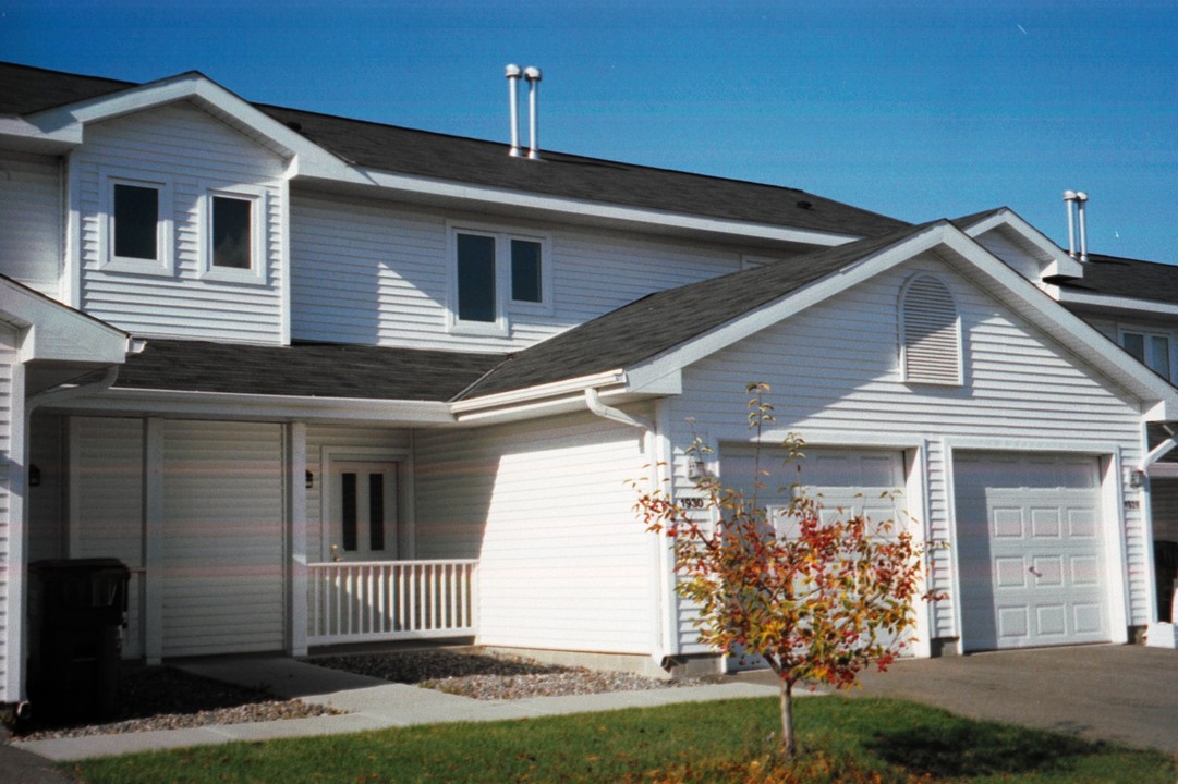 Brookstone Townhomes in Hudson, WI - Building Photo