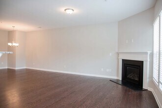 1210 Foxcroft Ln, Unit 1210 in Cumming, GA - Foto de edificio - Building Photo