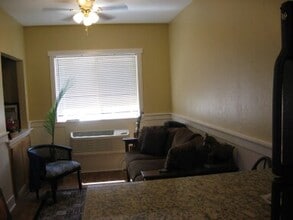 215 Vancouver Ave in Medford, OR - Building Photo - Building Photo