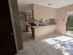 1736 Augustine Pl in Tallahassee, FL - Foto de edificio - Building Photo