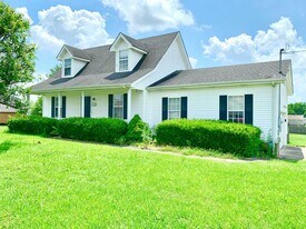 605 Millie Dr in Oak Grove, KY - Building Photo