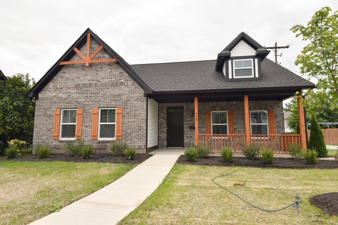312 W Staat St in Fortville, IN - Building Photo