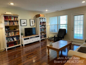 1522 Oakfield Dr in Ann Arbor, MI - Building Photo - Building Photo