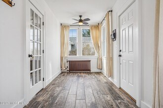 108 Burlington Ave in Leonardo, NJ - Building Photo - Building Photo