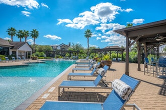 Grand Villas at Tuscan Lakes in League City, TX - Foto de edificio - Building Photo