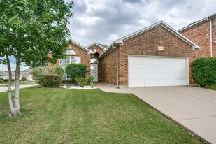 12852 Old MacGregor Ln in Fort Worth, TX - Building Photo