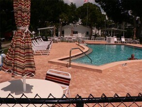 1818 Restful Dr, Unit M23 in Bradenton, FL - Building Photo - Building Photo