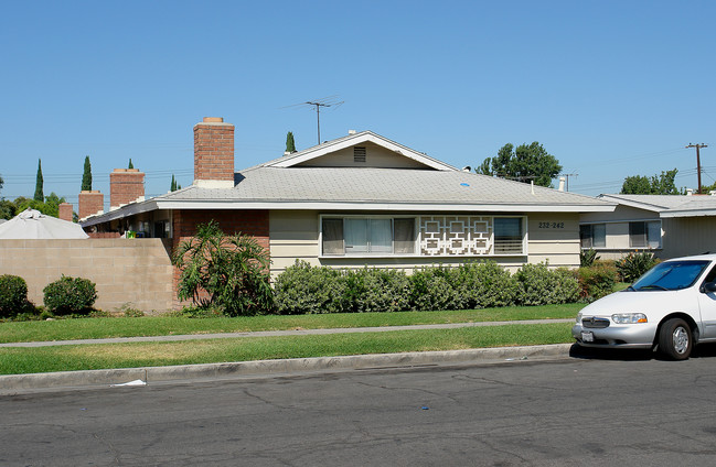 232-242 N Holly St in Orange, CA - Building Photo - Building Photo