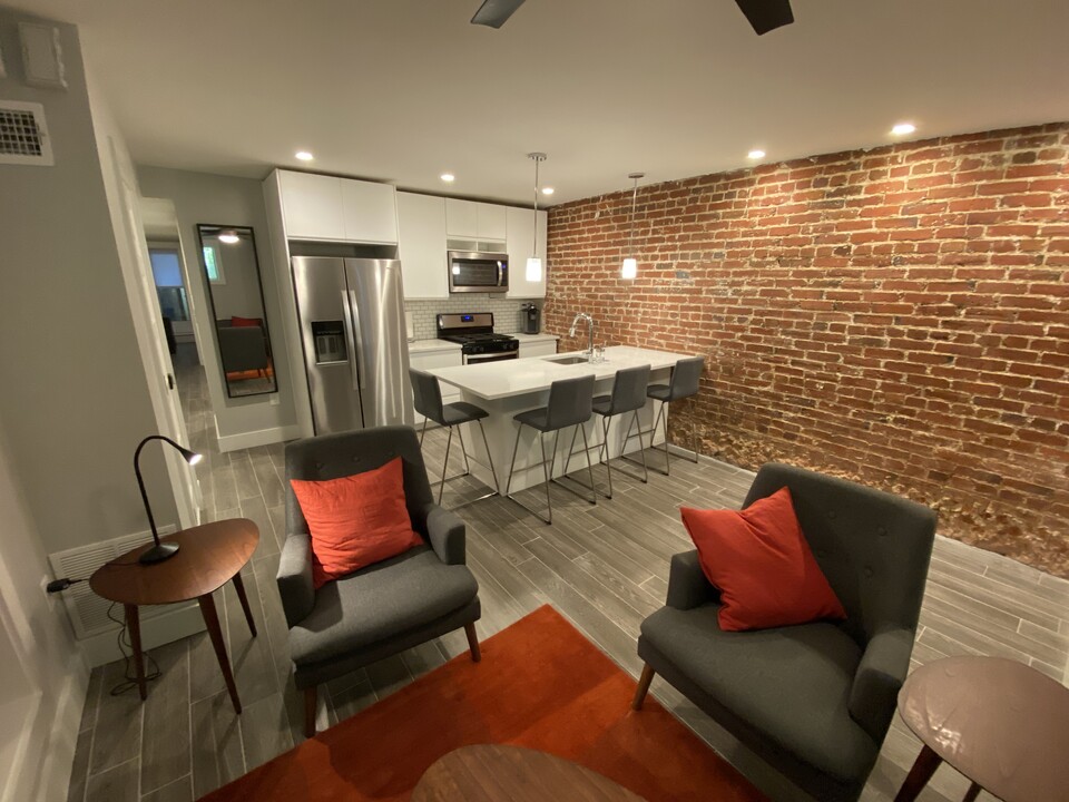 53 Seaton Pl NW, Unit Apartment B in Washington, DC - Foto de edificio