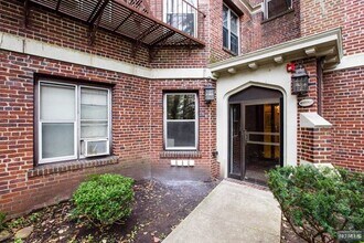 100 W Palisade Ave-Unit -C2 in Englewood, NJ - Building Photo - Building Photo